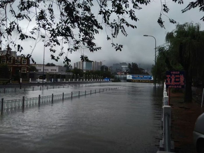 我們需要錦上添花，更需要“雪中送炭”